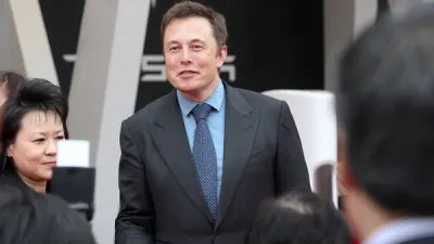 Pantofii lui Elon Musk: Între Stil, Inovație și Excentricitate 👞🚀