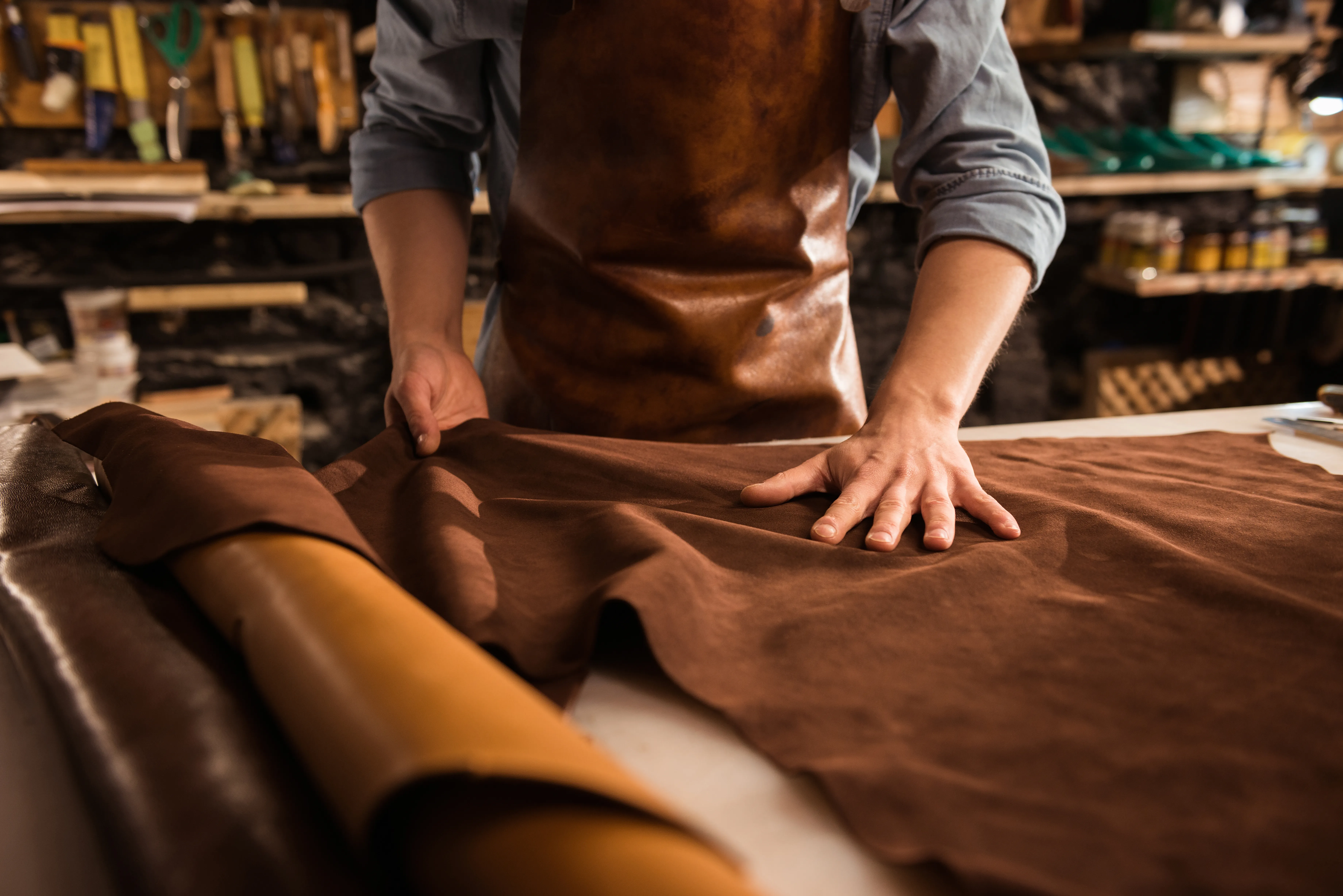 atelier de cizmar cu piele