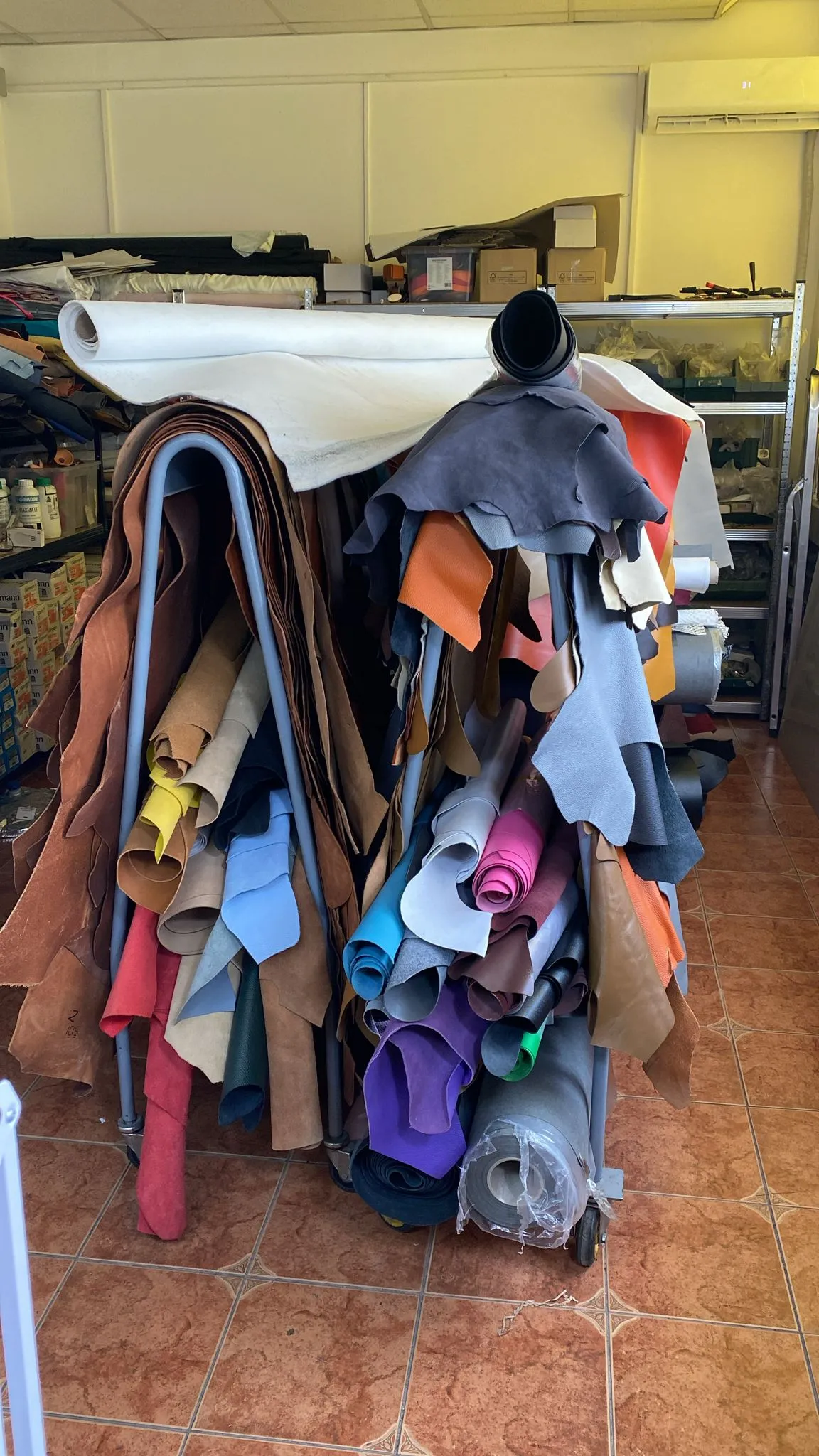 piele naturala in atelier