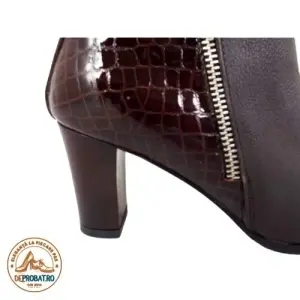 Botine din piele lac cu toc de 7 cm Maro 