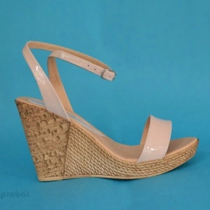 Sandale dama bej lacuit cu platforma de 10,5 cm din piele naturala