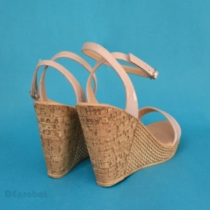 Sandale dama bej lacuit cu platforma de 10,5 cm din piele naturala