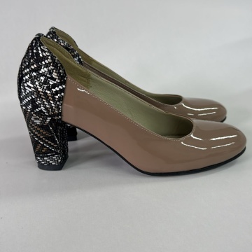 Pantofi damă din lac nude cu toc bloc imprimeu șarpe – Model Elara | P393