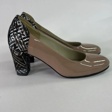 Pantofi damă din lac nude cu toc bloc imprimeu șarpe – Model Elara | P393