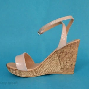 Sandale dama bej lacuit cu platforma de 10,5 cm din piele naturala