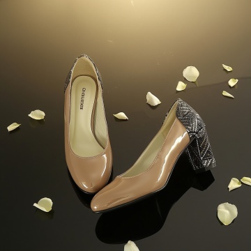 Pantofi damă din lac nude cu toc bloc imprimeu șarpe – Model Elara | P393
