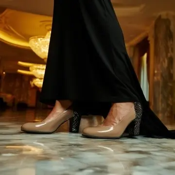 Pantofi damă din lac nude cu toc bloc imprimeu șarpe – Model Elara | P393