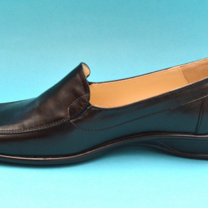 Pantofi dama piele naturala negri cu elastic cod P55 - Made in Romania - Img 4