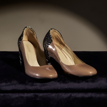 Pantofi damă din lac nude cu toc bloc imprimeu șarpe – Model Elara | P393