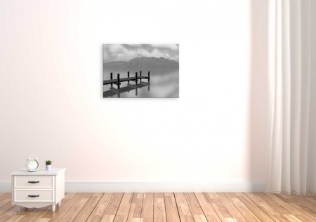 Tablou Canvas alb-negru lacul din munti