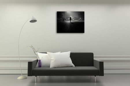Tablou Canvas alb-negru fata singura pe strada
