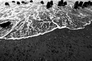 Tablou Canvas alb-negru valuri de mare - Img 2