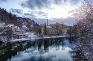 Tablouri iarna orasul din munti - Img 2