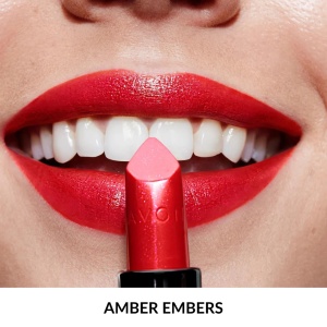 Ruj Ultra Strălucitor 84 Amber Embers – culoare vibrantă, strălucire intensă și hidratare cu uleiuri naturale 💄✨