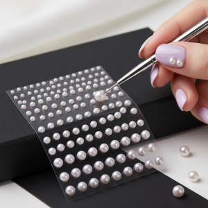 Perle autoadezive pentru machiaj Pearl Drops – Chique (110 buc)