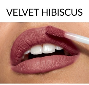 Ruj mat hidratant Velvet Hibiscus – nuanță roz intens vibrant pentru buze catifelate 7 ml