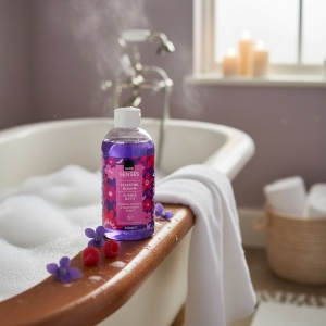 Spumant de baie Celestial Bloom 250 ml – parfum violetă și zmeură, relaxare și spumă bogată