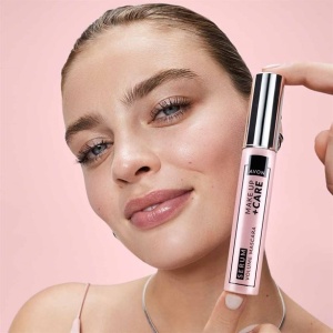 Mascara pentru volum infuzata cu ser Blackest Black