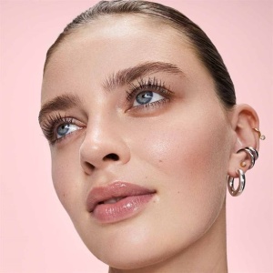 Mascara pentru volum infuzata cu ser Blackest Black