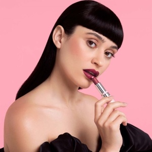 Ruj mat Hydramatic Peony – culoare intensă și hidratare profundă cu acid hialuronic și vitamina E 💄✨