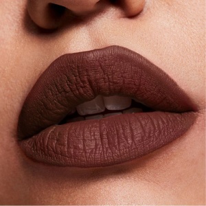 Ruj lichid Power Stay Spicy Brown – intensitate și rezistență de neoprit 💄🤎✨