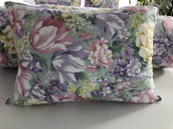 Perna flori mov 50x70 ( Puf si pana )