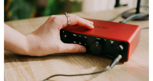 Focusrite Scarlett 2i2 4th Gen - interfata audio