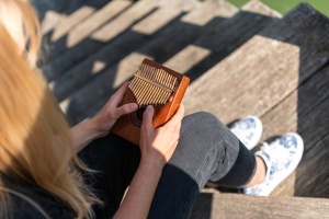 Meinl KA17SU Percussion Kalimba Sun –Lemn Sapele și Design Batik - Img 7