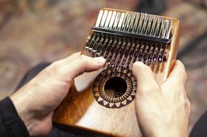 Meinl KA17SU Percussion Kalimba Sun –Lemn Sapele și Design Batik - Img 2