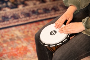 Meinl Jr. Djembe 7" – Djembe Sintetic Portabil, Rezistent la Intemperii - Img 6
