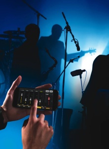 Soundcraft Ui12 – Mixer Digital Compact cu Control Wireless și Procesare de Top - Img 6