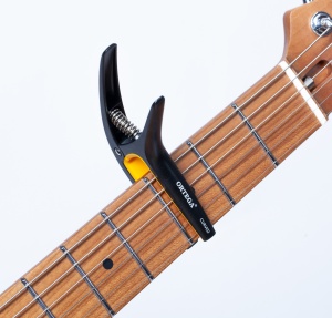 Ortega TWINcapo Satin Black Capodastru Universal - Img 4
