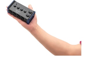 Zoom AMS-44 – Interfață audio profesională USB-C cu 4 intrări XLR/TRS, comutator Music/Streaming și alimentare flexibilă - Img 9