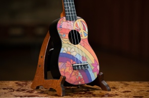Ortega KEIKI K2 Set Ukulele Soprano - Agathis / Peace '68" - Img 2