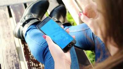 Tipuri folii de telefon: ce variante exista si cum o alegi pe cea mai buna
