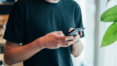 Protejarea telefonului - cum iti protejezi telefonul de cele mai frecvente daune? Afla pasii prin care ii oferi o grija sporita pentru o performanta optima!