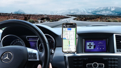 Rămâi conectat și în siguranță pe drum: Importanța unui suport telefon auto de încredere
