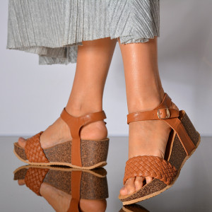 Sandale Cu Platforma Nicasia Camel- Need 4 Shoes