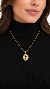 Lant cu pandantiv aur galben 14 K colectie noua model BANUT SI CRUCE