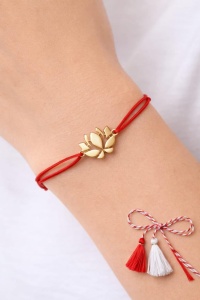 Bratara snur rosu cu pandantiv din aur model FLOARE DE LOTUS