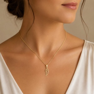 Lant cu pandantiv din aur galben 14 K model ARIPA DE INGER