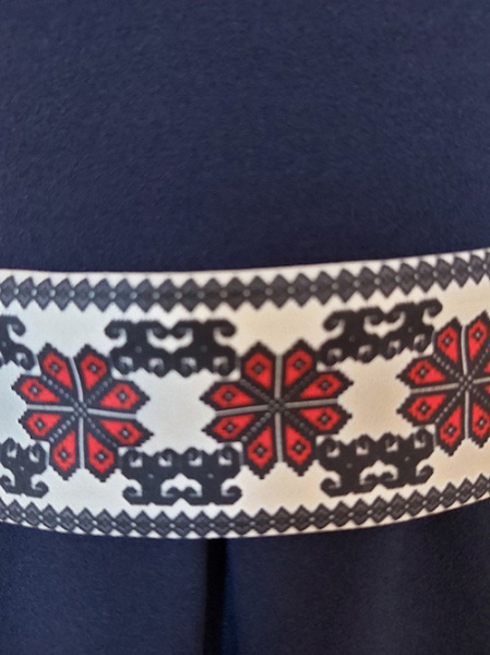 rochie bleumarin cu motive populare