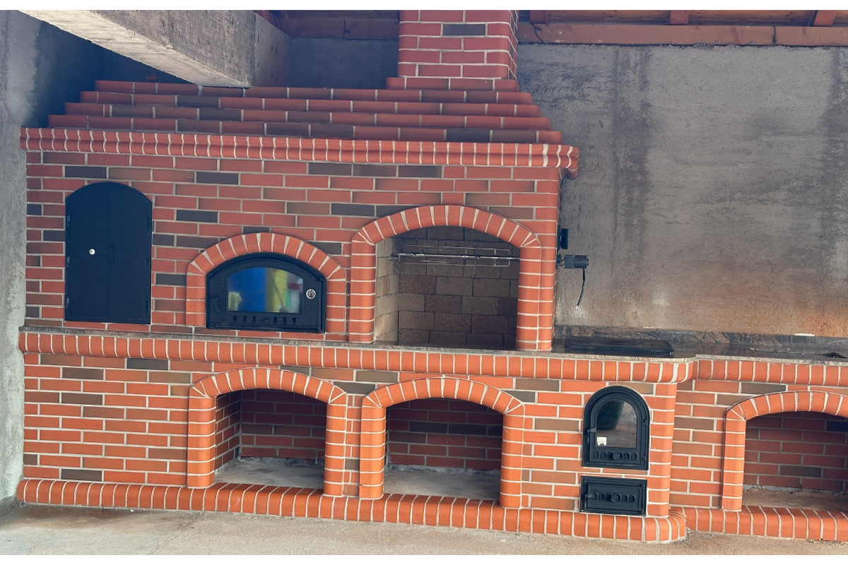 Cuptor de pizza din cărămidă cu grătar zidit – ghid tehnic pentru construcție durabilă