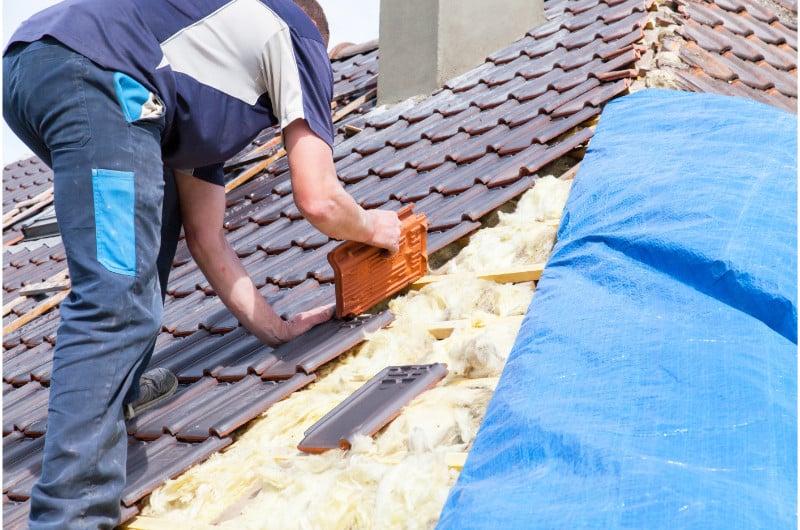 Țigla Ceramică - ghid complet. Ce este țigla ceramică, avantajele pentru acoperiș, instrucțiuni de montaj