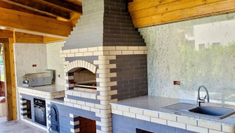 Grătarul de grădină: cum îl construiești, materiale necesare și modele recomandate