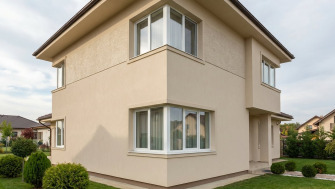 Casa eficientă energetic începe cu fațada: Soluții de izolație casa exterior și design modern
