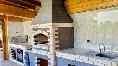 Grătarul de grădină: cum îl construiești, materiale necesare și modele recomandate