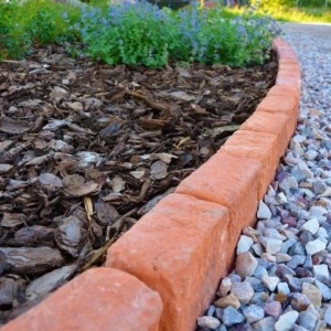 Bordura decorativa tip caramida veche pentru delimitare gradina