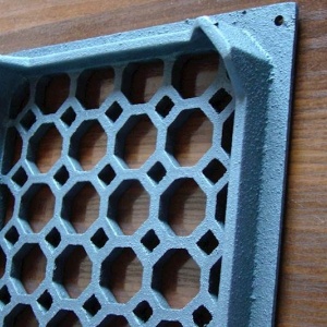 grila ventilatie fonta Plaster neagra