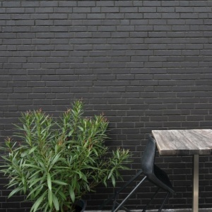 Caramida Aparenta Aarhus, antracit, NF (240x71x14 mm) interior